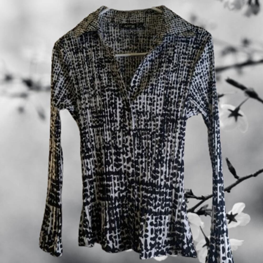 Apt. 9 small black and white button down polyester blend stretch long sleeve top